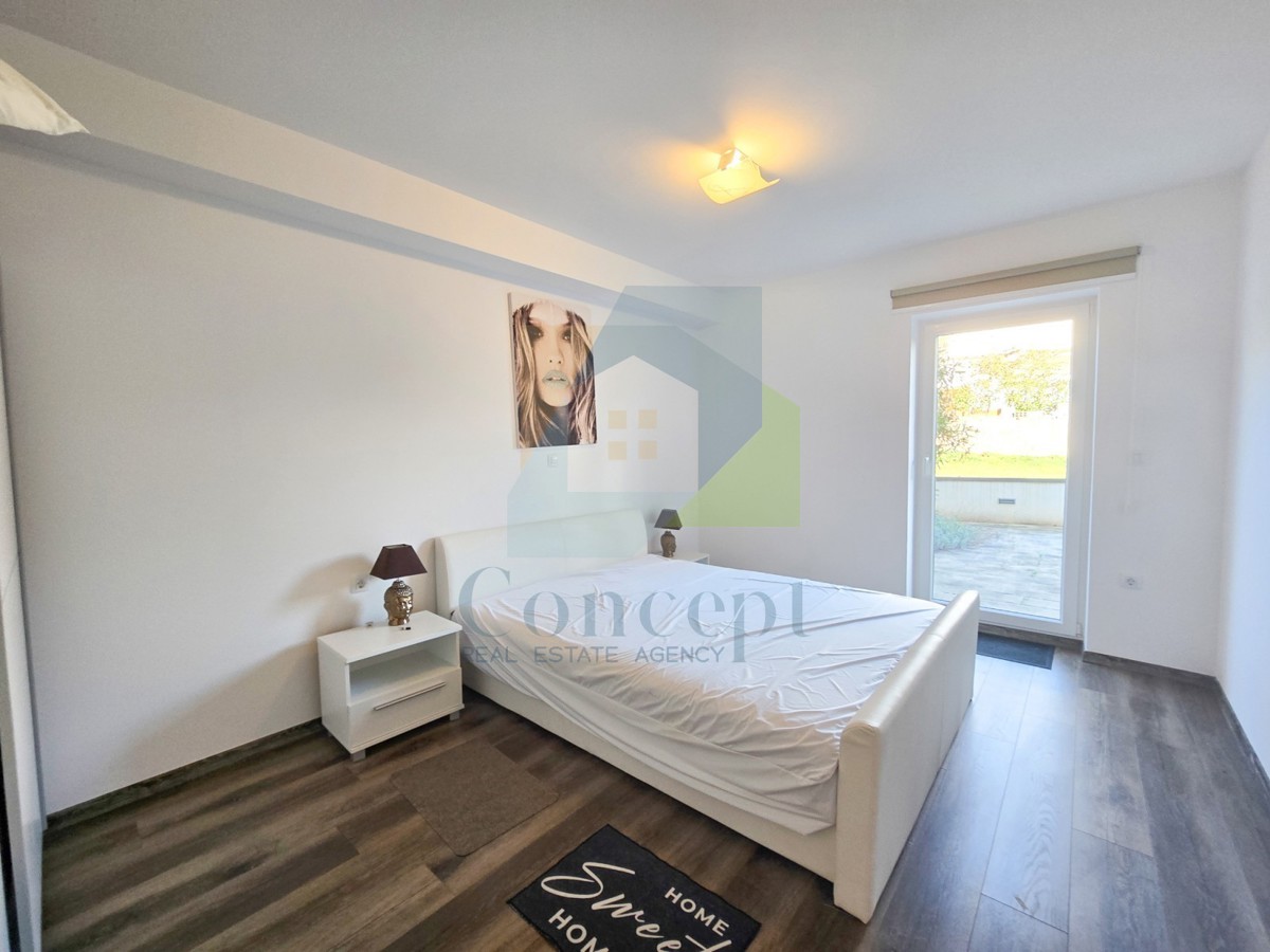 Poreč, okolica, Prekrasen stan s 3 spalnice in bazenom