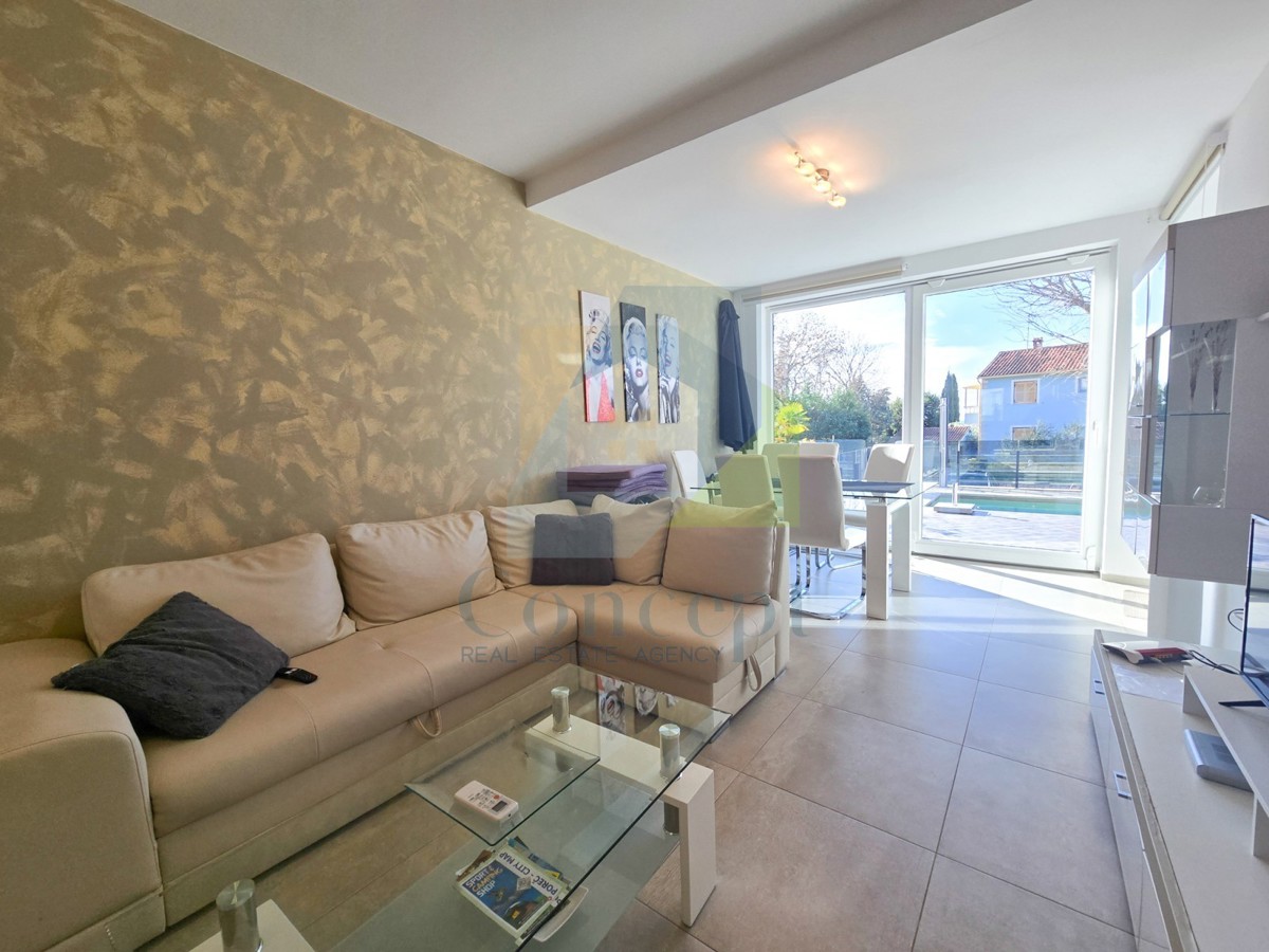 Poreč, okolica, Prekrasen stan s 3 spalnice in bazenom