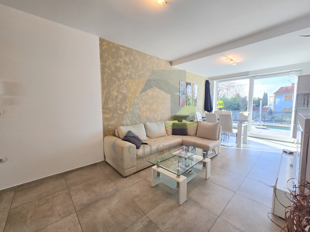 Poreč, okolica, Prekrasen stan s 3 spalnice in bazenom