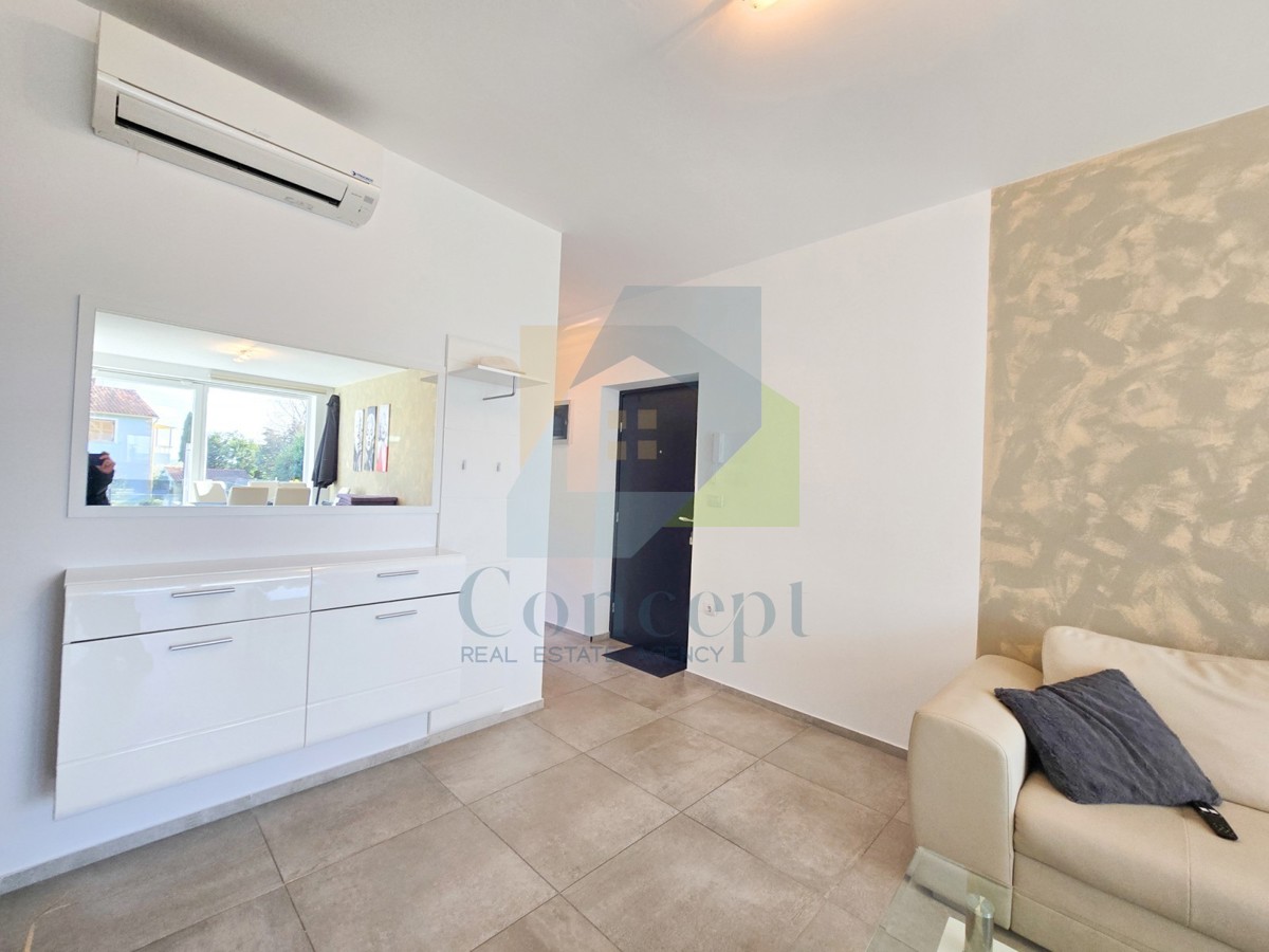 Poreč, okolica, Prekrasen stan s 3 spalnice in bazenom