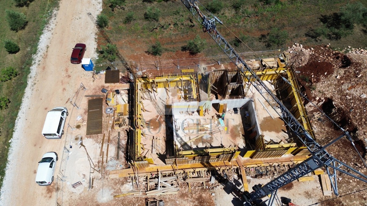 Tar, Poreč - EKSKLUZIVNA PONUDA - Luksuzno stanovanje v 2. nadstropju, 3 km od morja