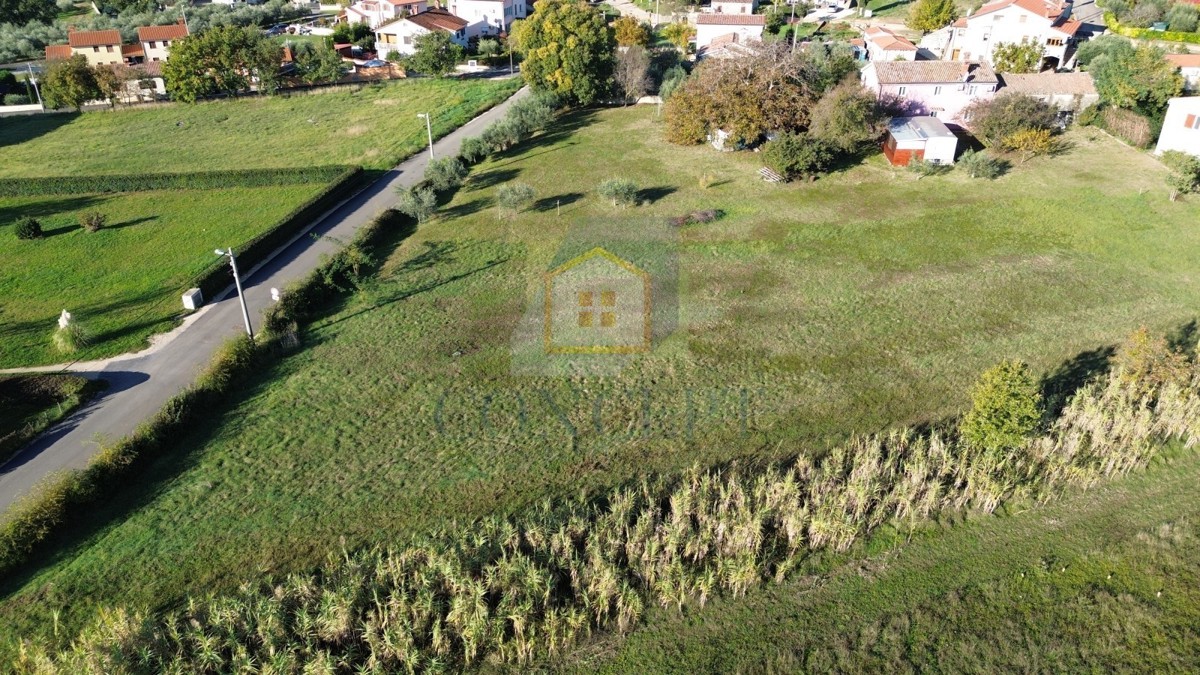 Poreč, okolica, Građevinsko zemljišče za gradnjo do 5 enot, 8 km od morja