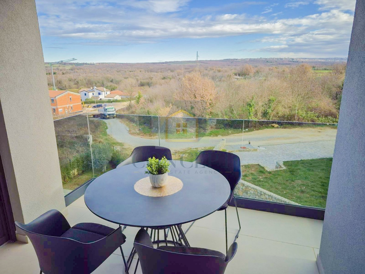 Poreč, okolica, Stan s 3 spalnice na odlični lokaciji, 3 km od morja