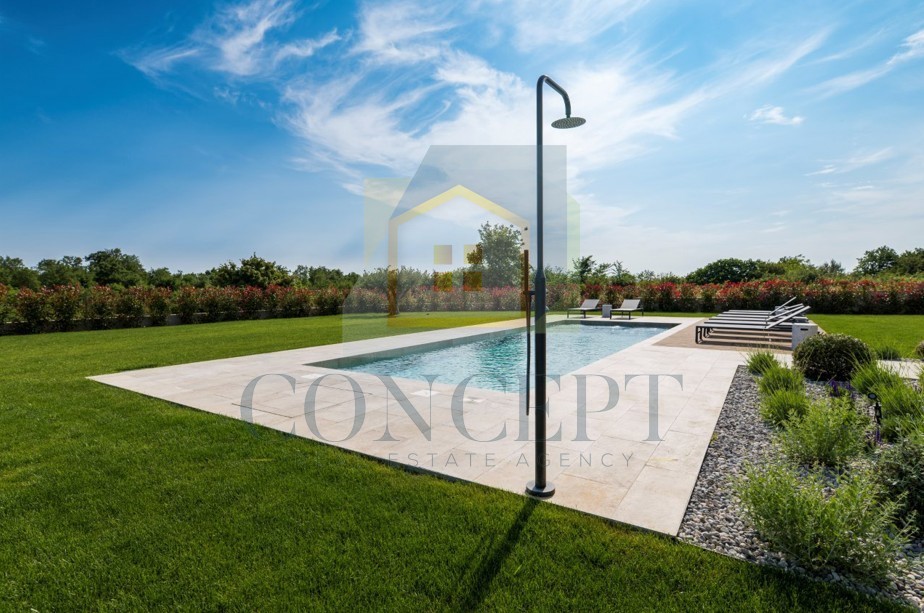 Poreč, okolica, čudovita moderna vila s bazenom in vrtom, 7 km od morja