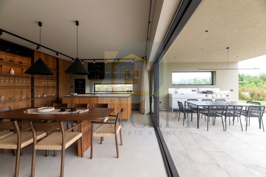 Poreč, okolica, čudovita moderna vila s bazenom in vrtom, 7 km od morja