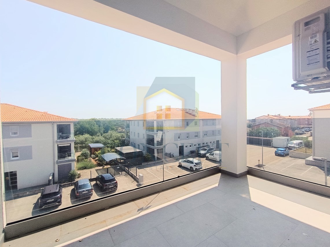 Poreč, okolica, Stan na 2. nadstropju s 2 spalnici, 7 km od morja