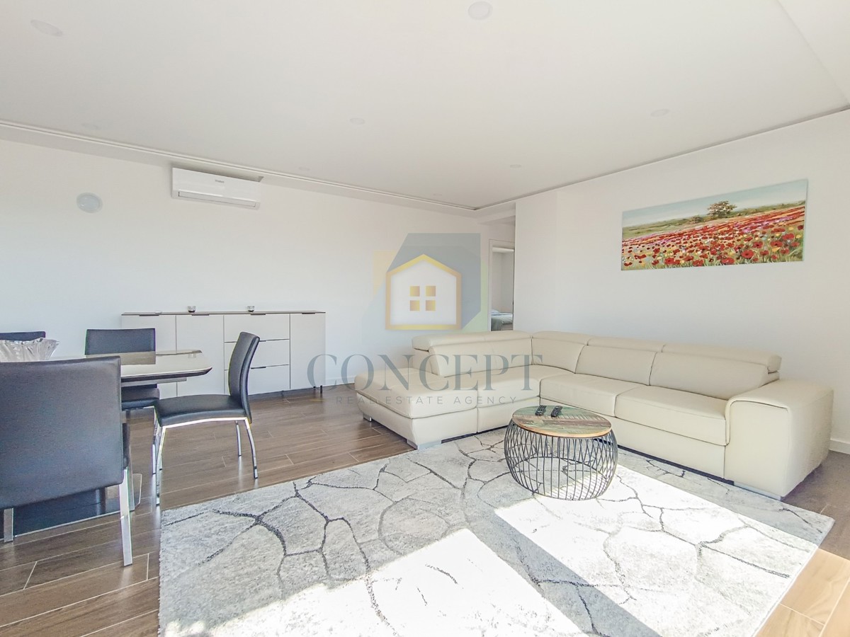 Poreč, okolica, Luksuzno prostorno stanovanje s pogledom na morje, 2 km od morja