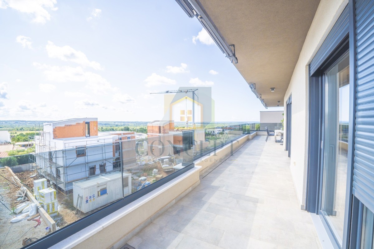 Poreč, okolica, Luksuzno prostorno stanovanje s pogledom na morje, 2 km od morja