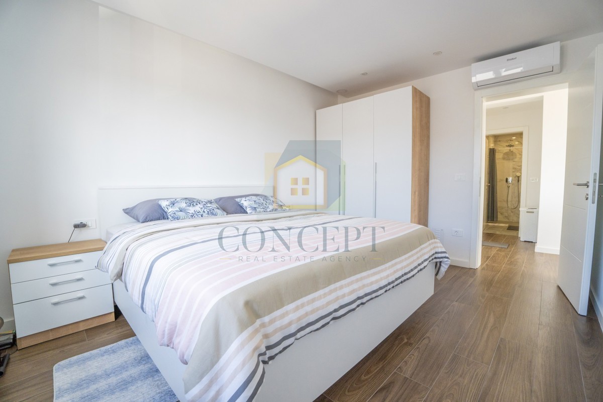 Poreč, okolica, Luksuzno prostorno stanovanje s pogledom na morje, 2 km od morja