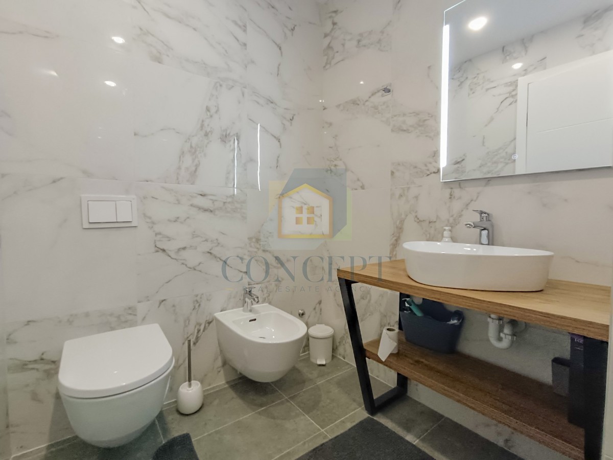 Poreč, okolica, Luksuzno prostorno stanovanje s pogledom na morje, 2 km od morja