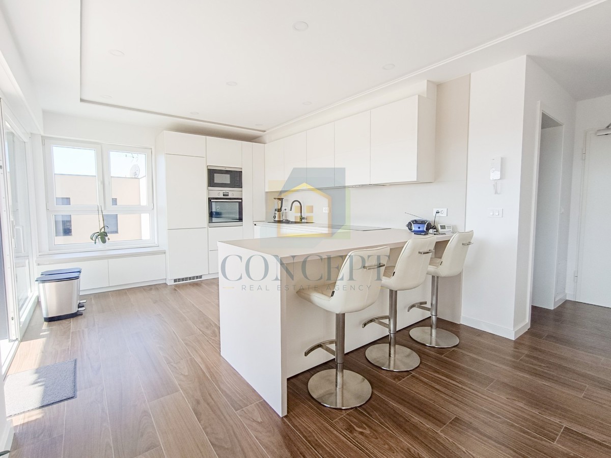 Poreč, okolica, Luksuzno prostorno stanovanje s pogledom na morje, 2 km od morja