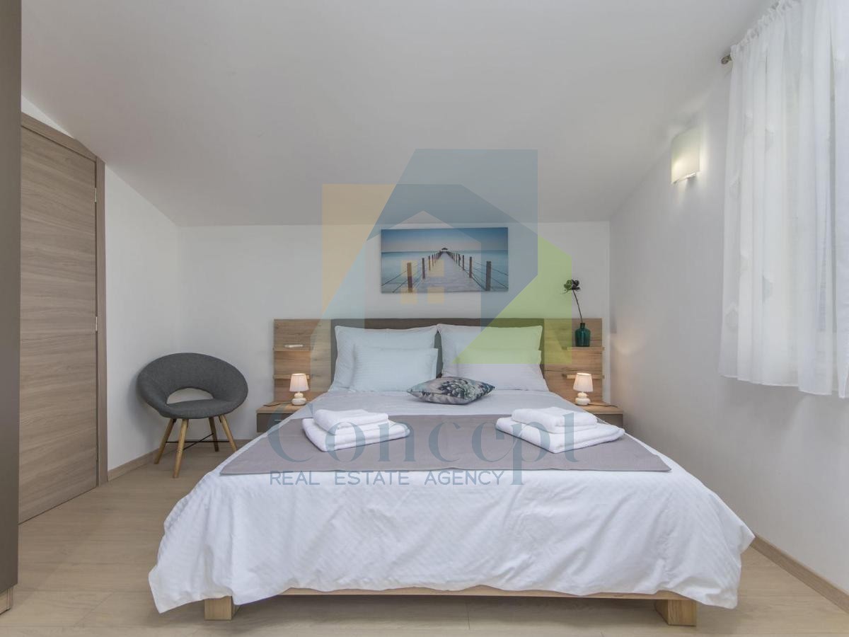 Poreč, Samostoječa vila s bazenom na luksuzni lokaciji 300 metrov od morja