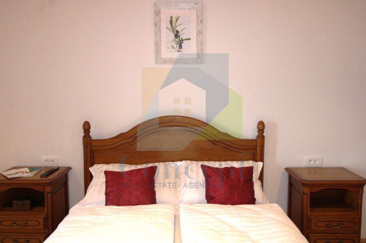 Poreč, okolica, Šarmantna renovirana kamena hiša z dvoriščem, 9 km od morja