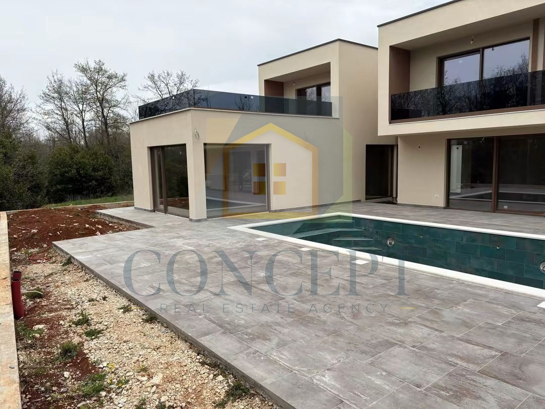 Poreč, okolica, moderna, luksuzna hiša na mirni lokaciji, 10 km od morja