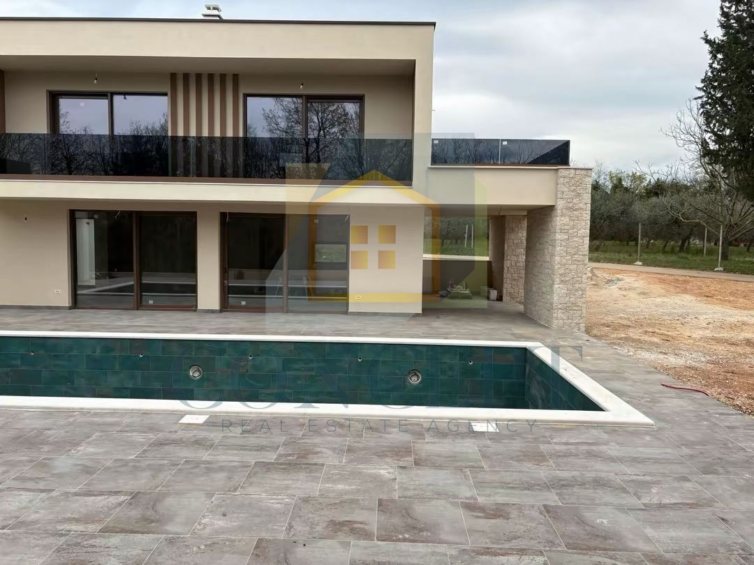 Poreč, okolica, moderna, luksuzna hiša na mirni lokaciji, 10 km od morja