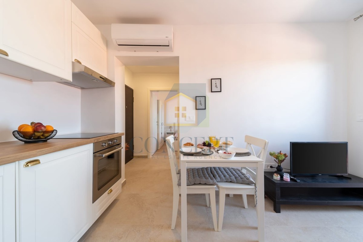 Novigrad, širši center, Stan v 2. nadstropju s pogledom na morje, 400 m od morja