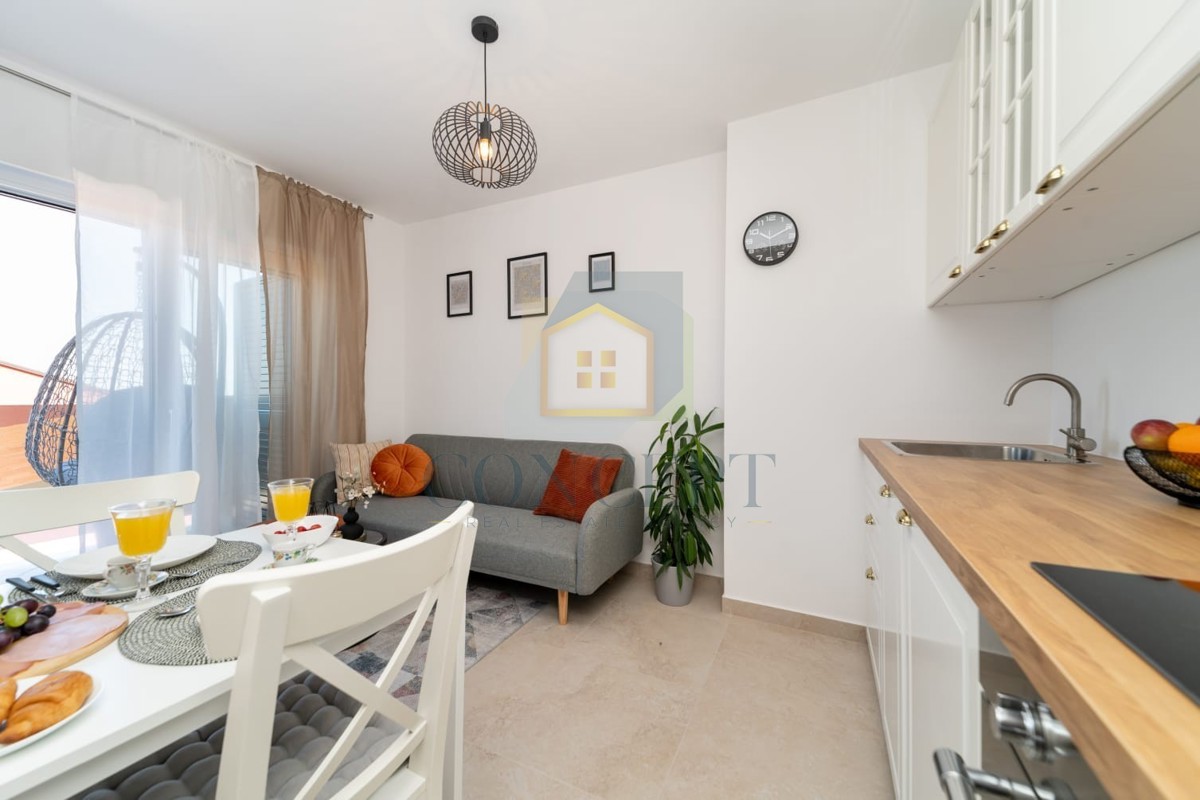 Novigrad, širši center, Stan v 2. nadstropju s pogledom na morje, 400 m od morja