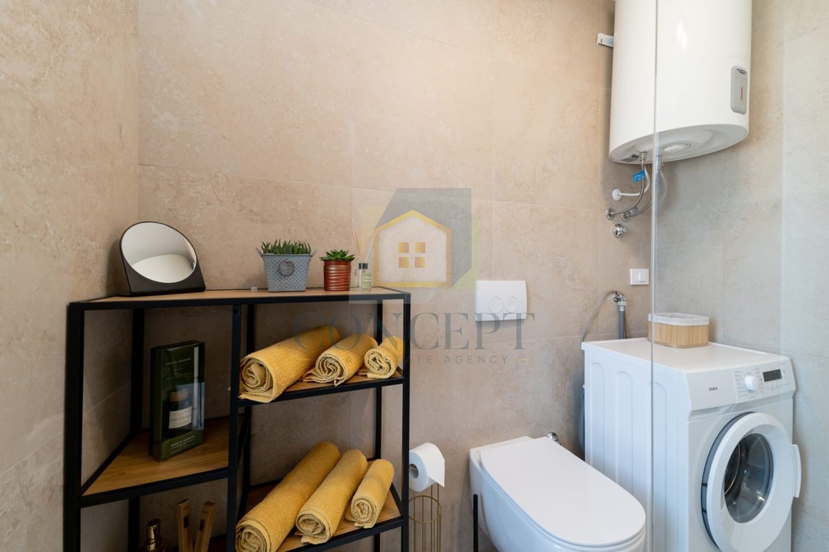 Novigrad, širši center, Stan v 2. nadstropju s pogledom na morje, 400 m od morja