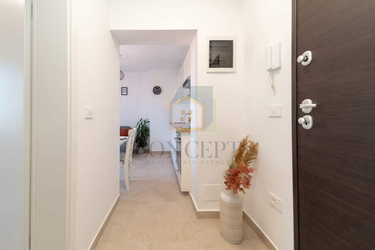 Novigrad, širši center, Stan v 2. nadstropju s pogledom na morje, 400 m od morja