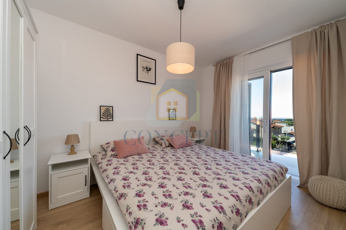 Novigrad, širši center, Stan v 2. nadstropju s pogledom na morje, 400 m od morja