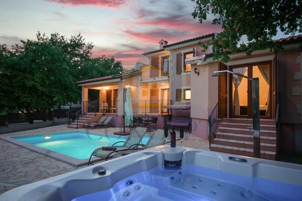 Poreč, okolica, Čudovita hiša s bazenom na mirni lokaciji, 5 km od morja