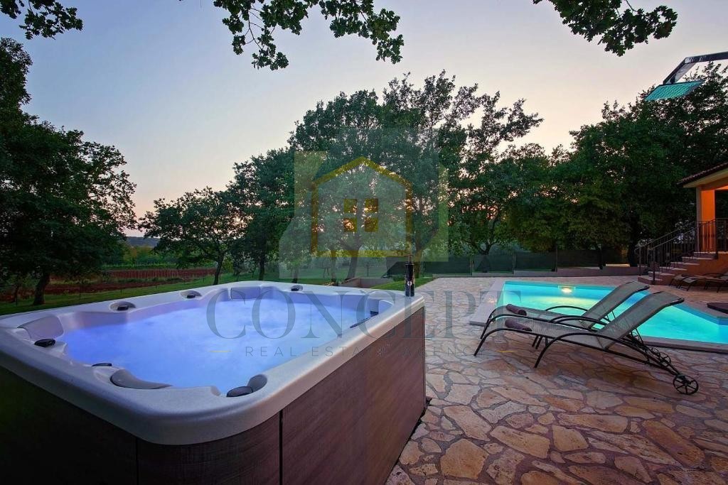 Poreč, okolica, Čudovita hiša s bazenom na mirni lokaciji, 5 km od morja