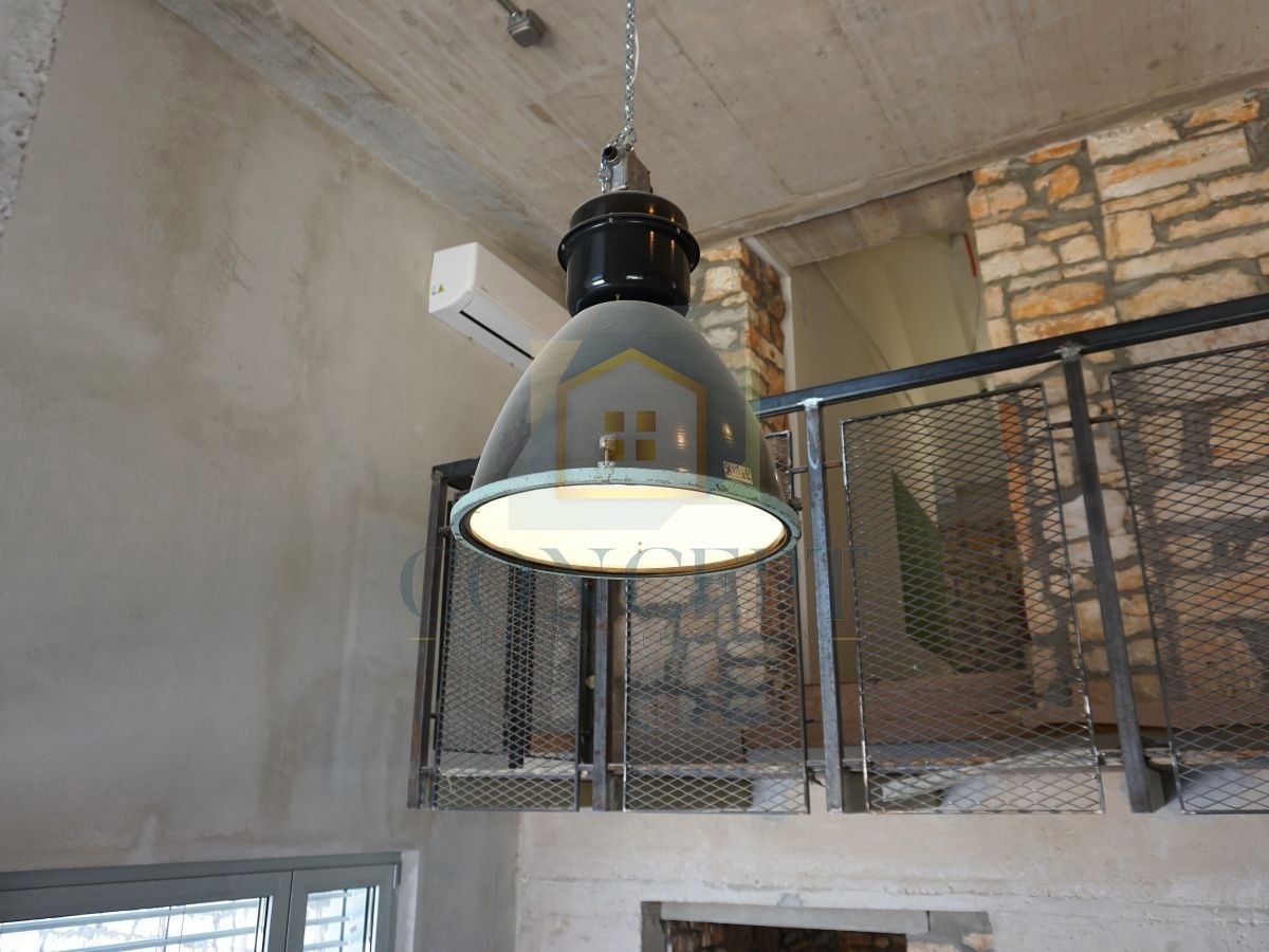 Poreč, okolica, Renovirana kamena vila s bazenom i velikim dvorištem, 12 km od mora