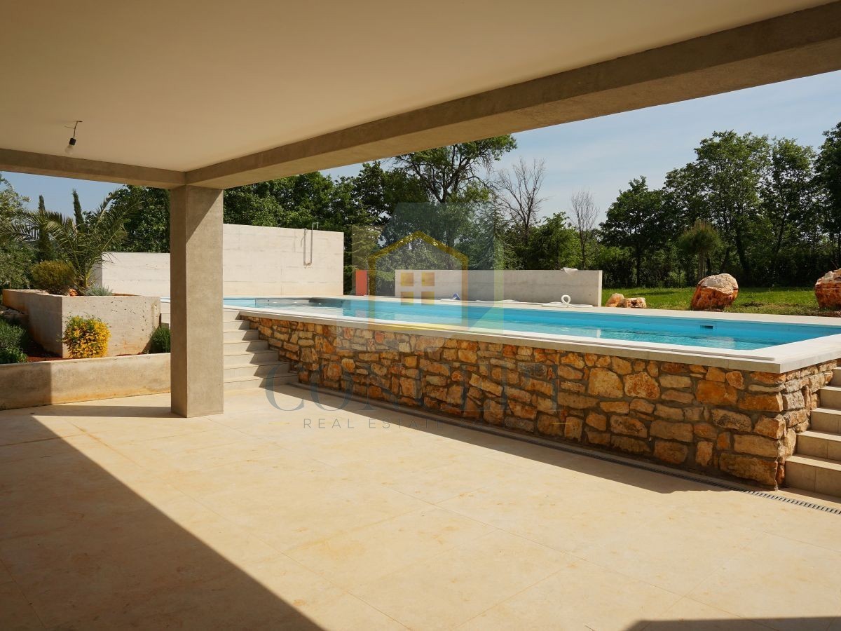 Poreč, okolica, Renovirana kamena vila s bazenom i velikim dvorištem, 12 km od mora