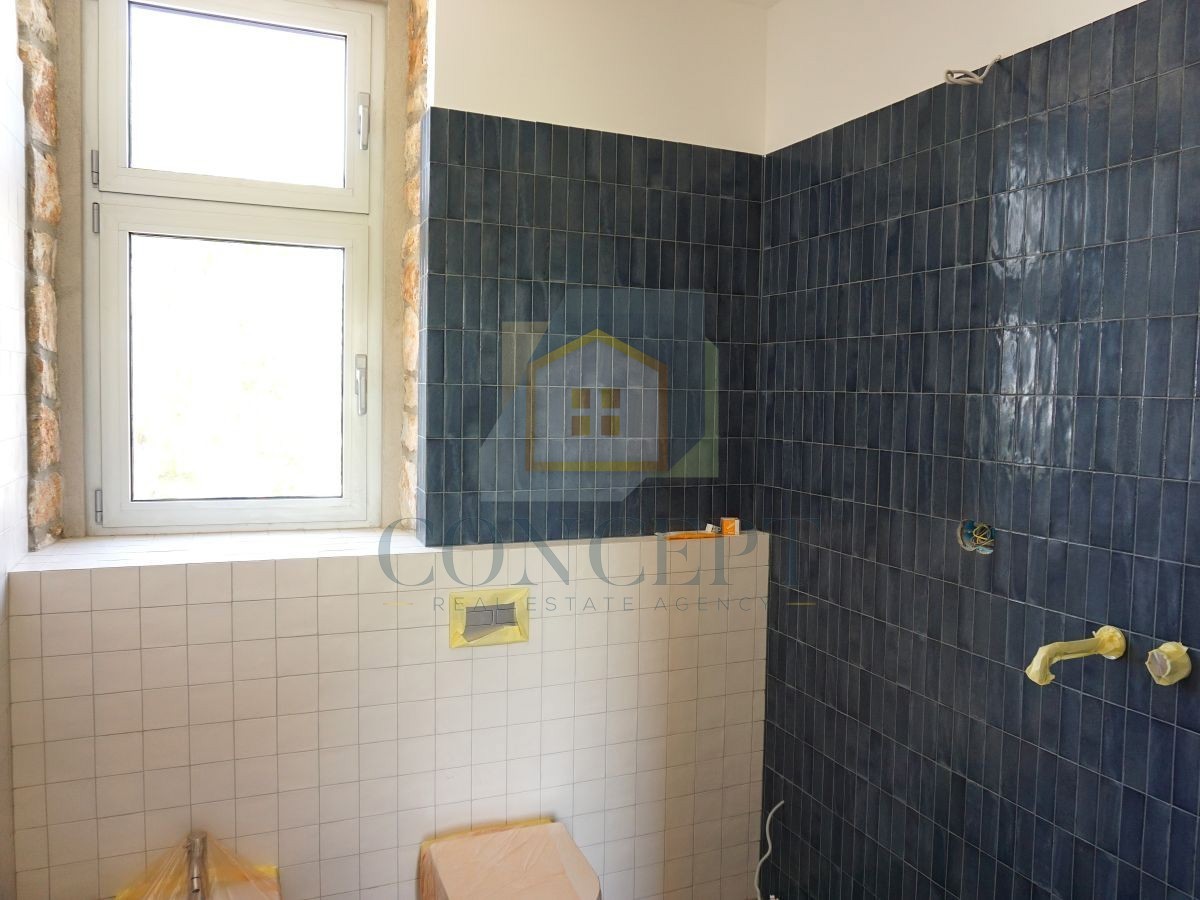 Poreč, okolica, Renovirana kamena vila s bazenom i velikim dvorištem, 12 km od mora