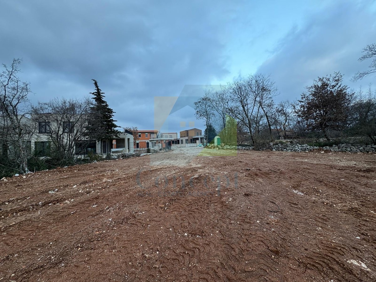 Poreč, okolica, Građevinsko zemljišče 844 m2 na mirni lokaciji 7 km od morja