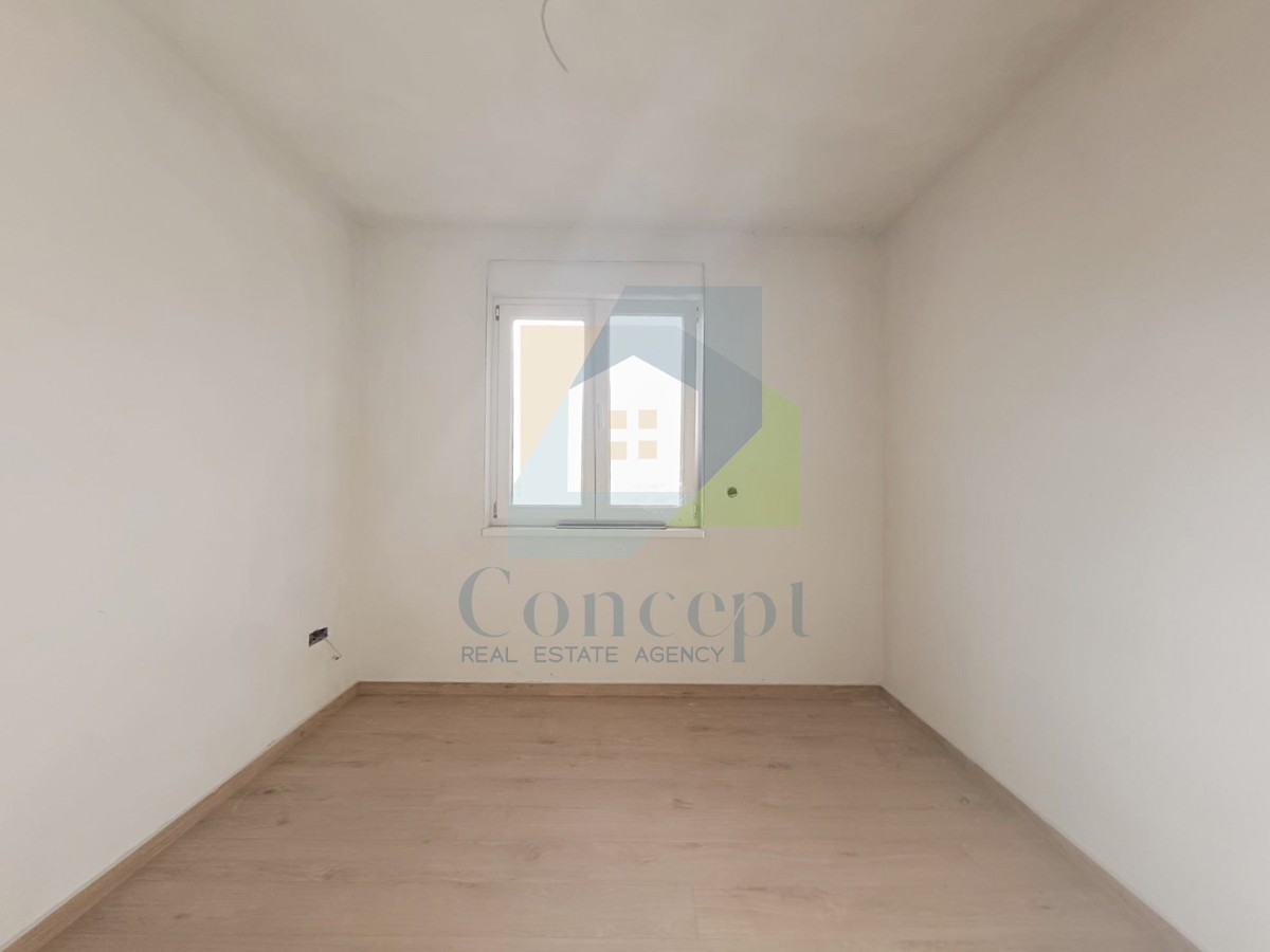 Poreč, okolica, Stan na prvem nadstropju z dvema spalnicama in pogledom na morje