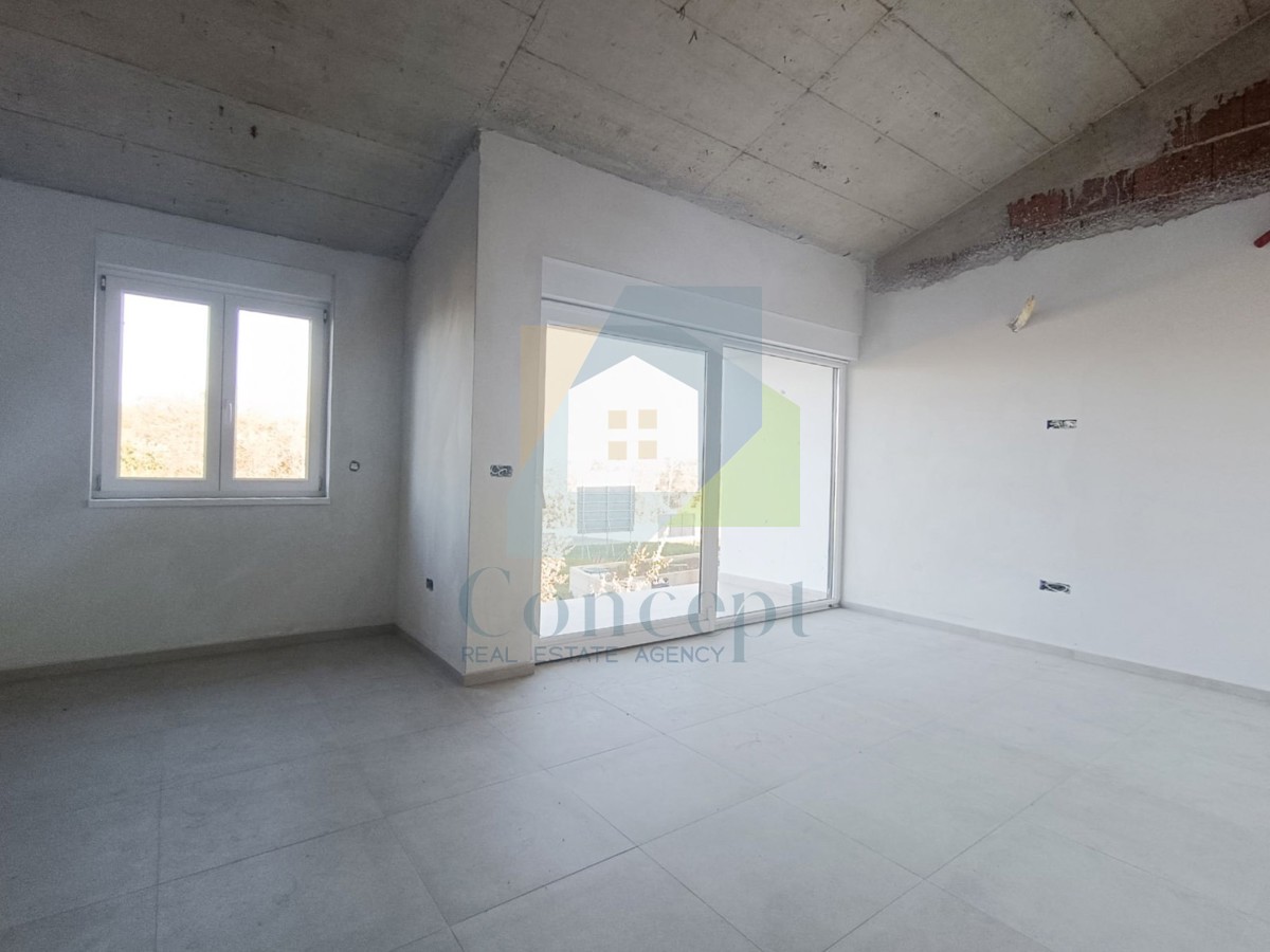 Poreč, okolica, Stan na prvem nadstropju z dvema spalnicama in pogledom na morje