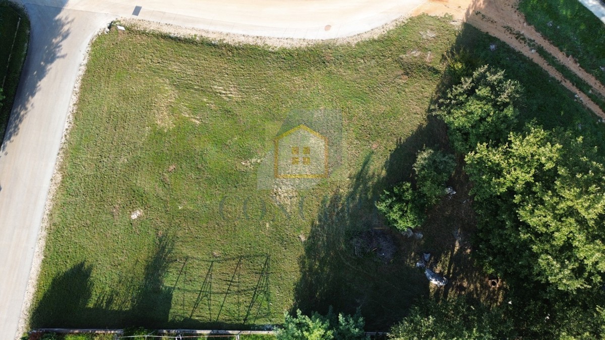 Poreč, okolica, Građevinsko zemljišče s projektom, 8 km od morja