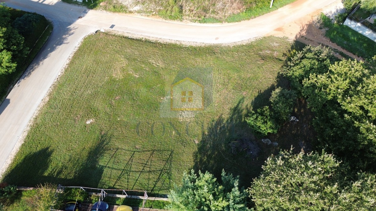 Poreč, okolica, Građevinsko zemljišče s projektom, 8 km od morja