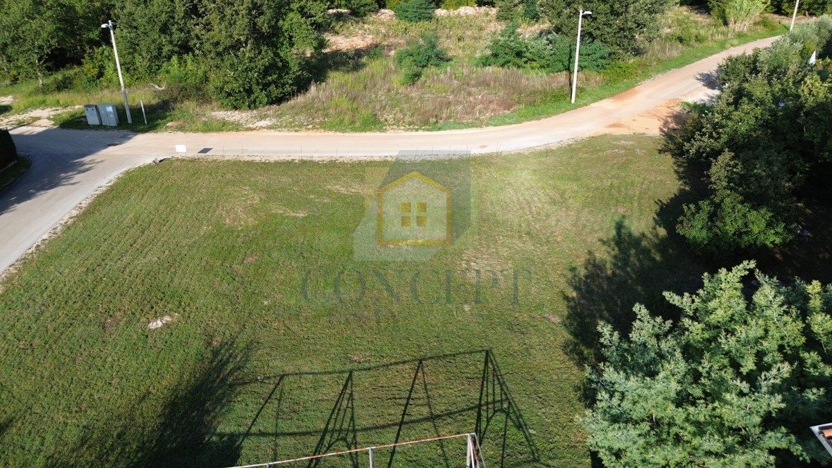 Poreč, okolica, Građevinsko zemljišče s projektom, 8 km od morja