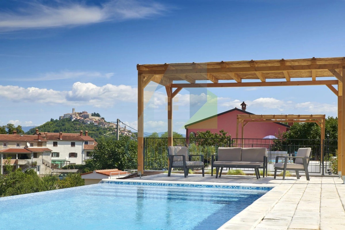 Motovun, okolica, Prekrasna vila s 5 spavačih soba, bazenom in pogledom na Motovun