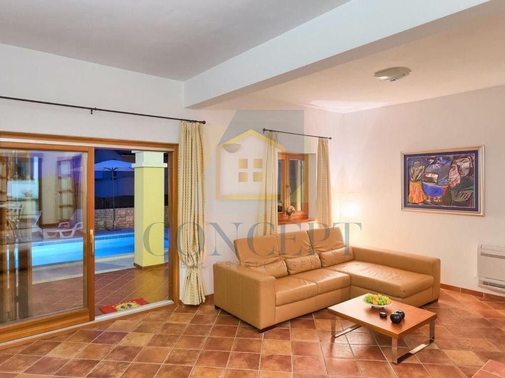 Poreč, okolica, Hiša s bazenom in pogledom na morje, 7 km od morja