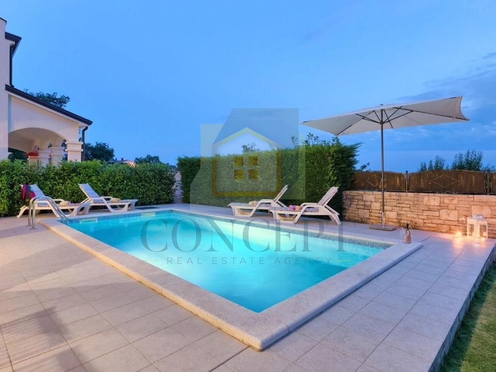 Poreč, okolica, Hiša s bazenom in pogledom na morje, 7 km od morja