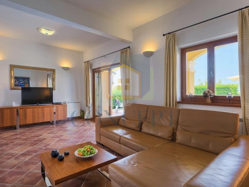 Poreč, okolica, Hiša s bazenom in pogledom na morje, 7 km od morja