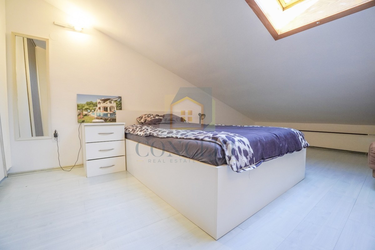 Poreč, okolica, Prostrano stanovanje v 3. nadstropju z pogledom na morje, 4 km od morja