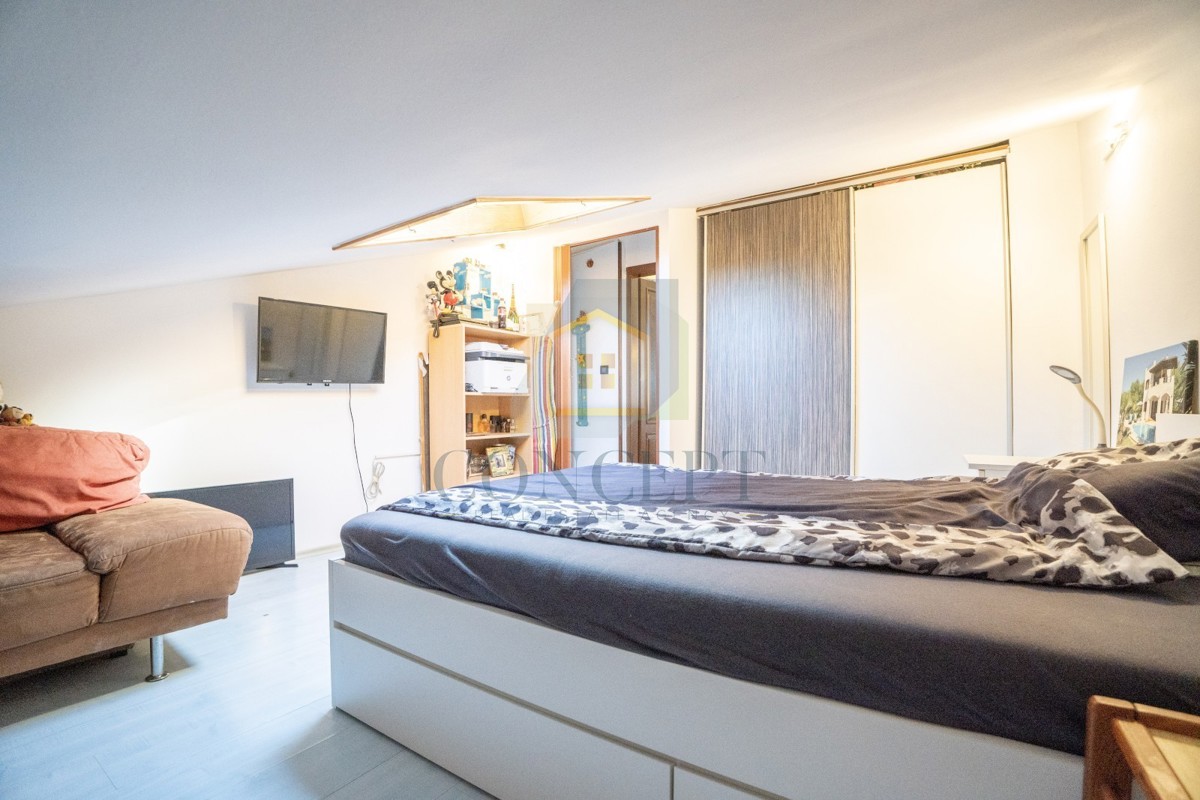 Poreč, okolica, Prostrano stanovanje v 3. nadstropju z pogledom na morje, 4 km od morja