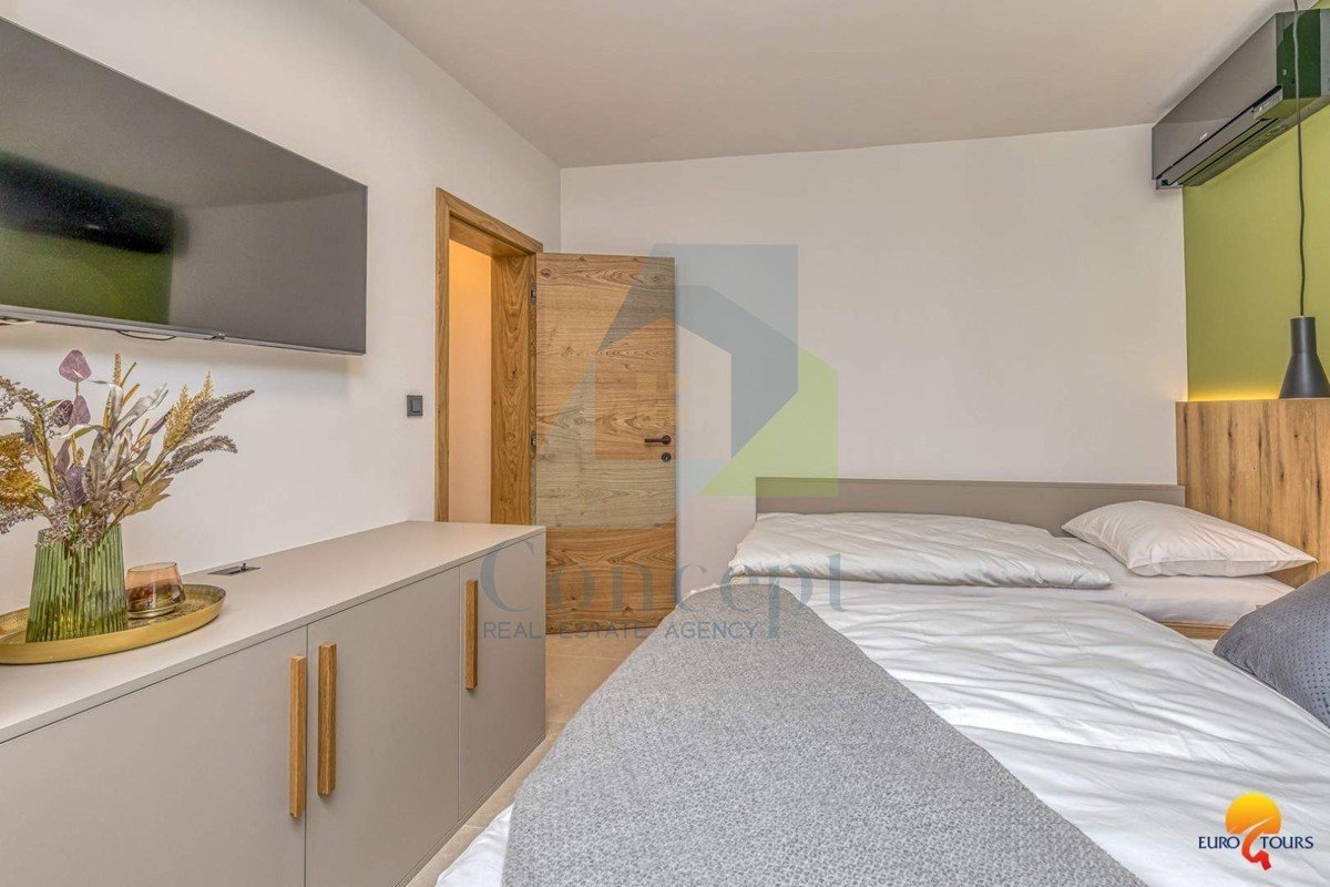 Vrsar, Renovirana hiša v centru s 3 apartmaji 350 m od morja