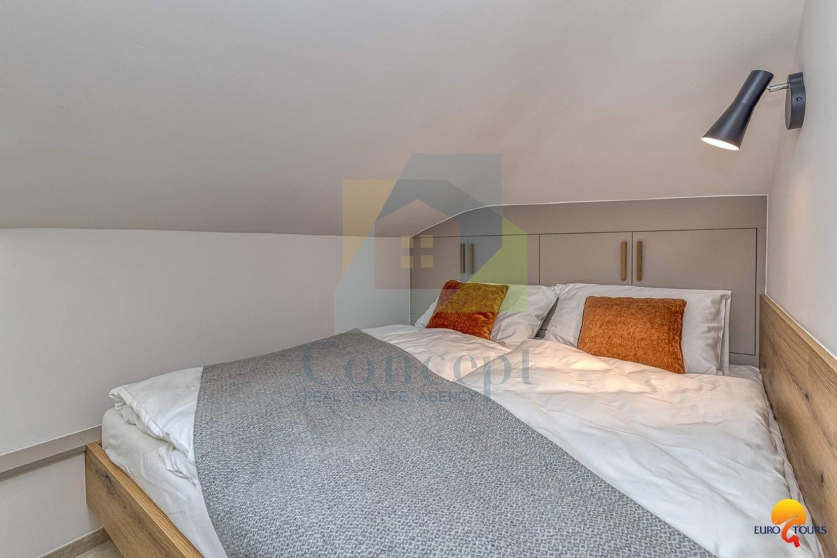 Vrsar, Renovirana hiša v centru s 3 apartmaji 350 m od morja