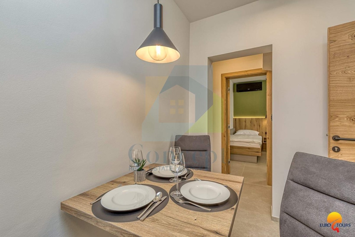 Vrsar, Renovirana hiša v centru s 3 apartmaji 350 m od morja