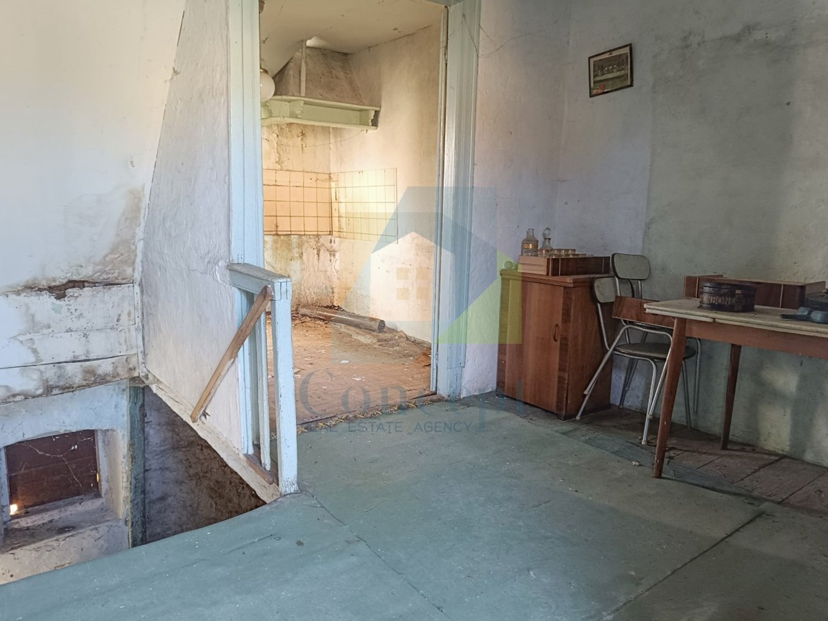 Poreč, okolica, Hiša za prenovo z dodatnim objektom