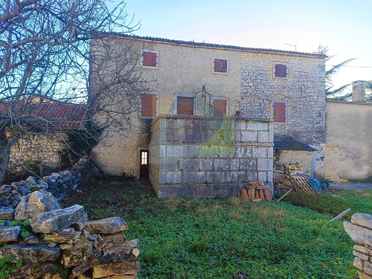 Poreč, okolica, Hiša za prenovo z dodatnim objektom