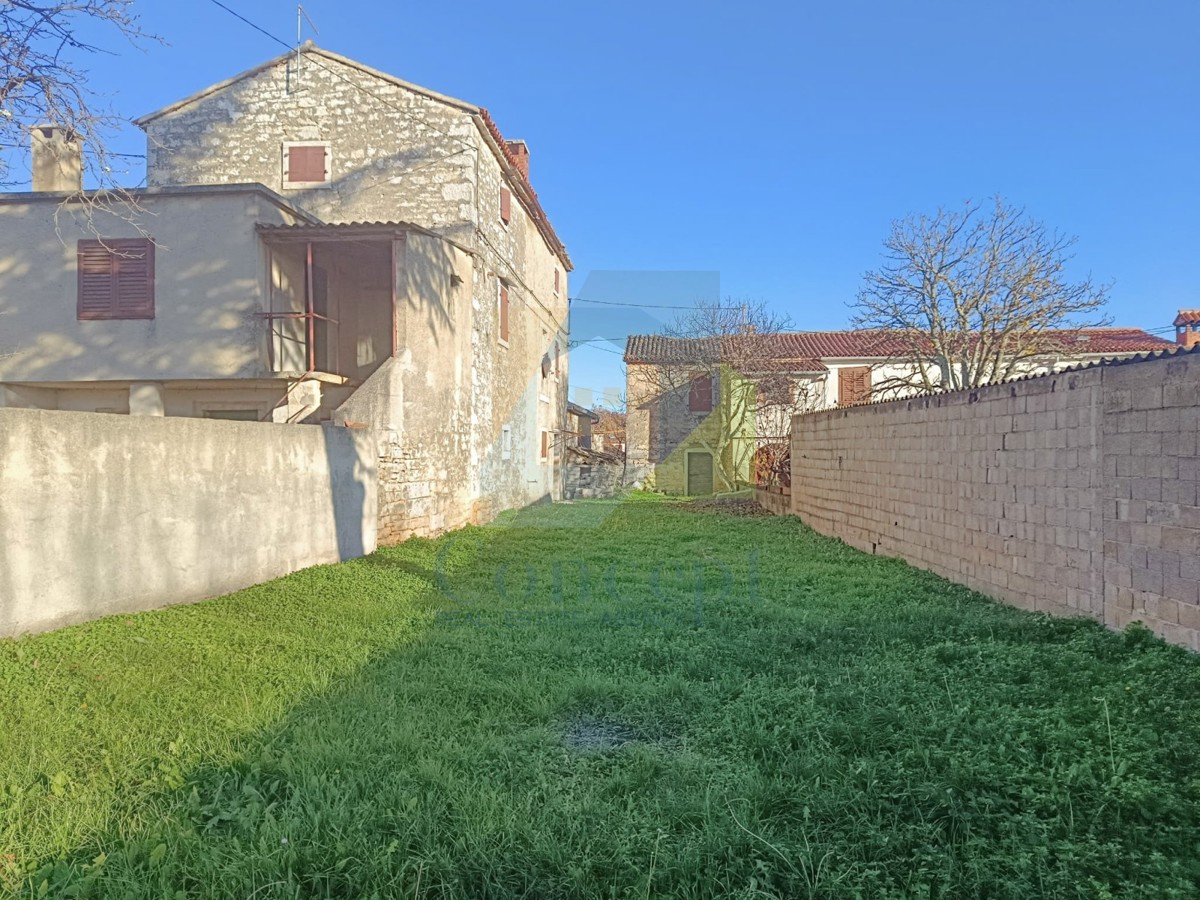 Poreč, okolica, Hiša za prenovo z dodatnim objektom