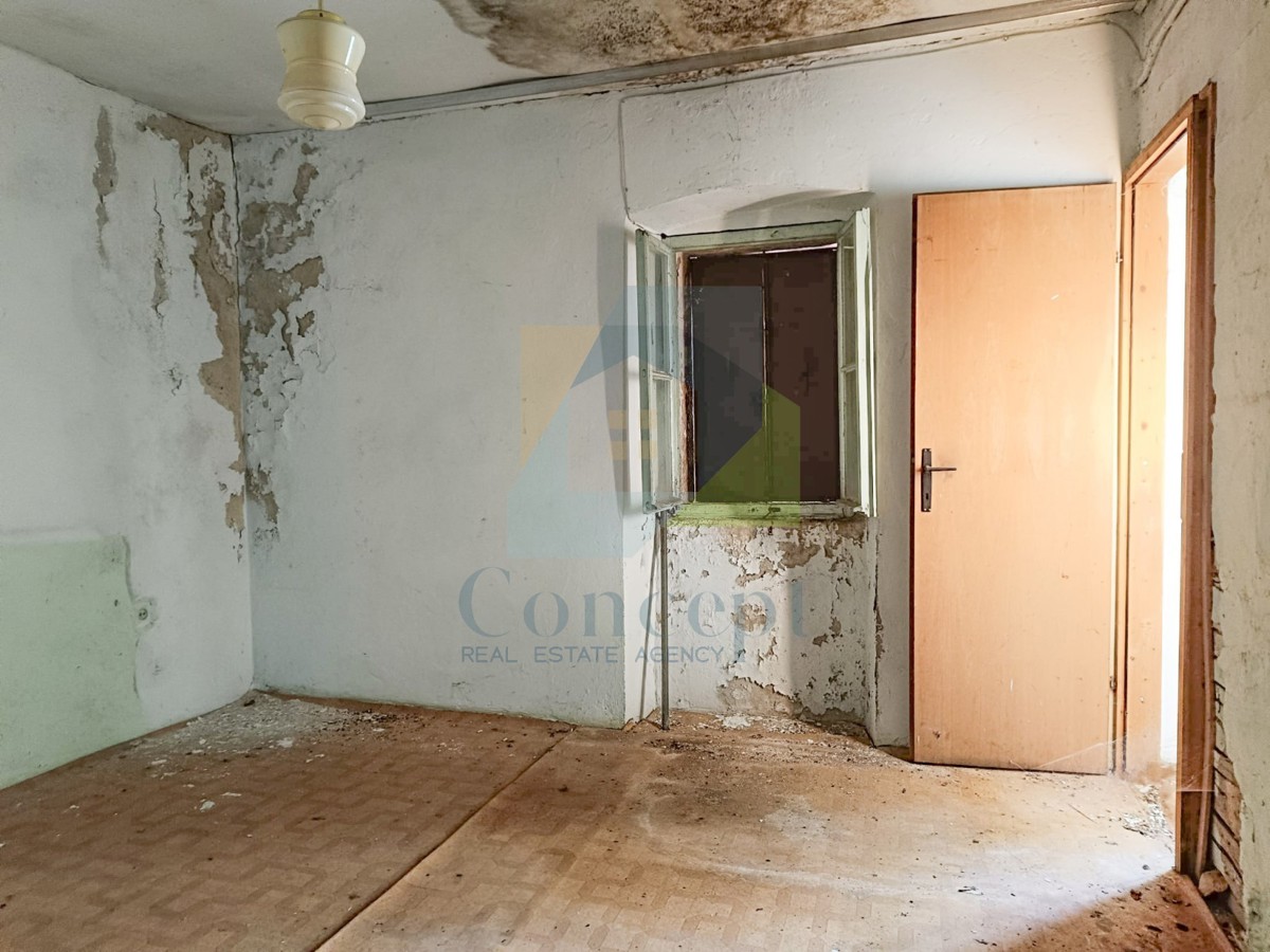 Poreč, okolica, Hiša za prenovo z dodatnim objektom