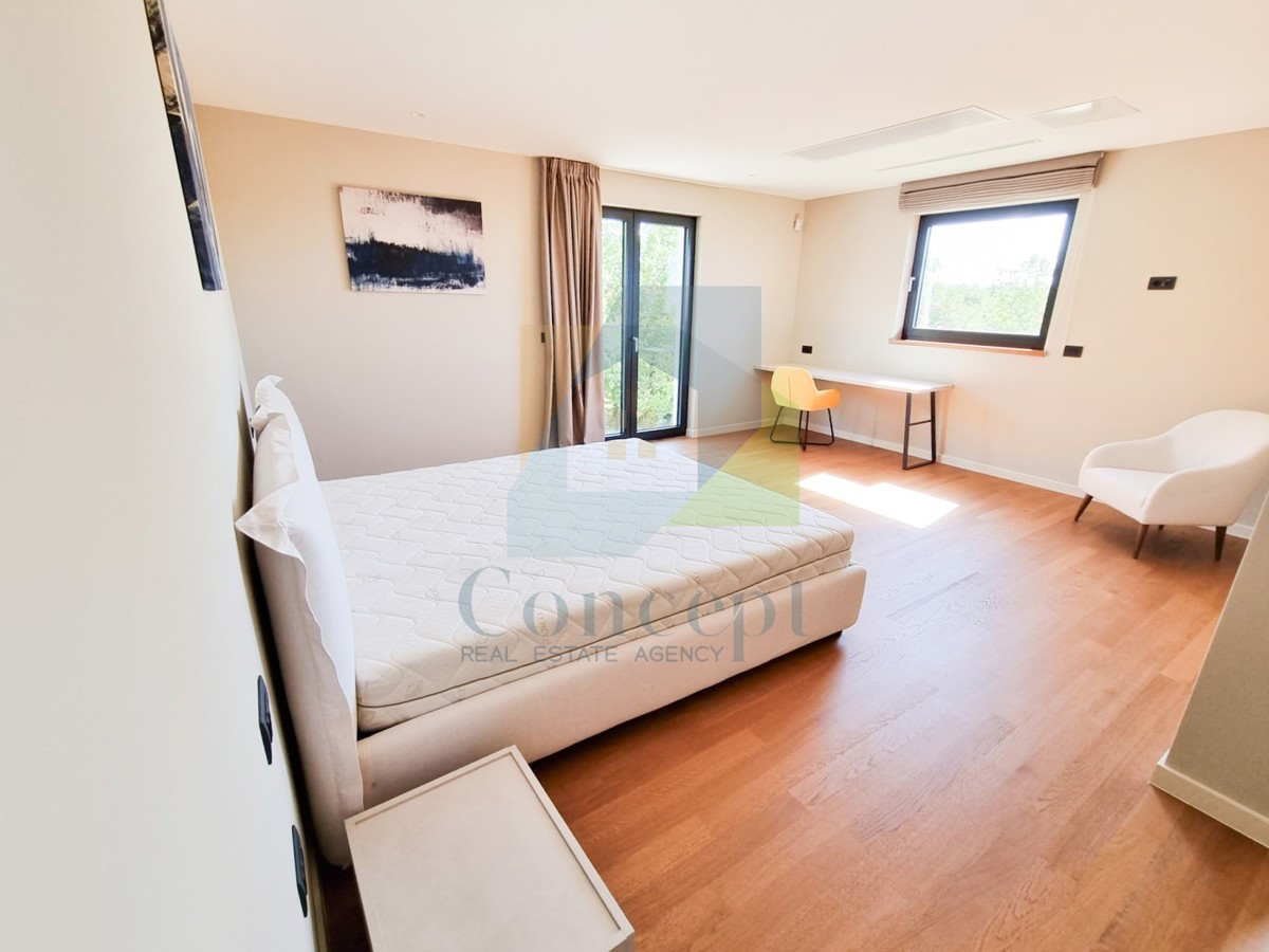 Poreč, okolica, Luksuzna vila s bazenom in pogledom na morje, 12 km od morja