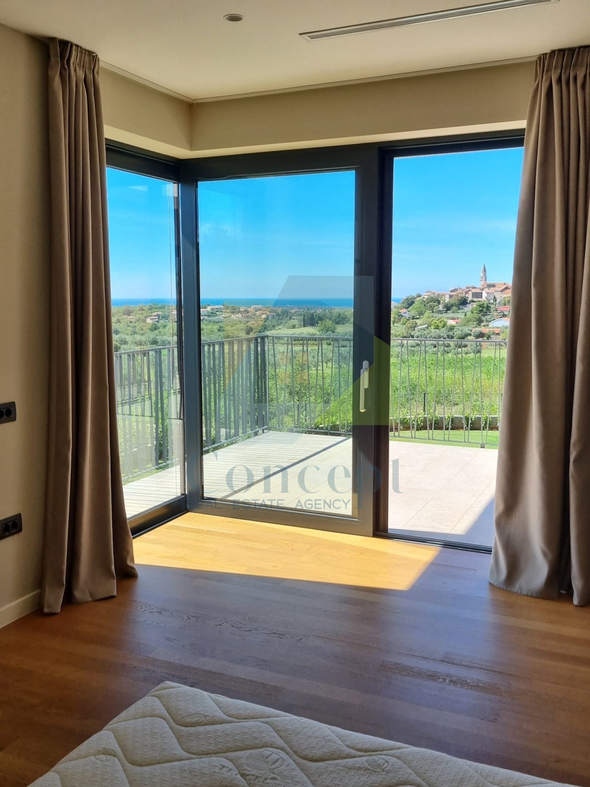 Poreč, okolica, Luksuzna vila s bazenom in pogledom na morje, 12 km od morja